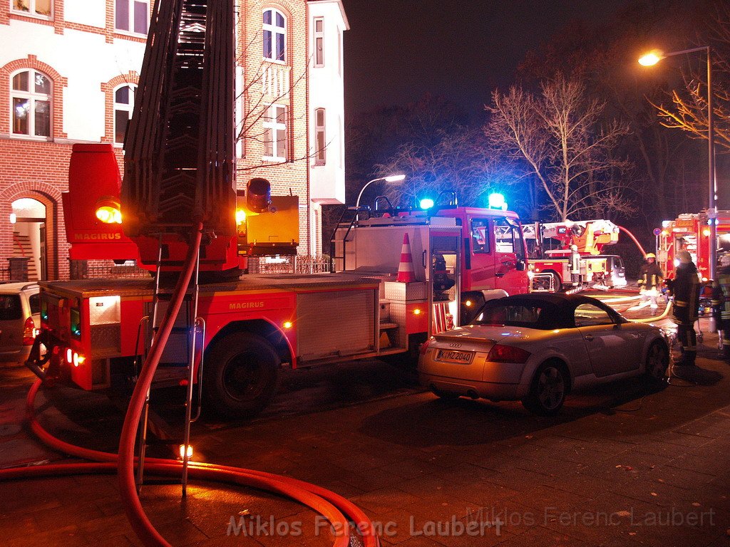 Feuer 3 Dachstuhlbrand Koeln Muelheim Gluecksburgstr P204.JPG